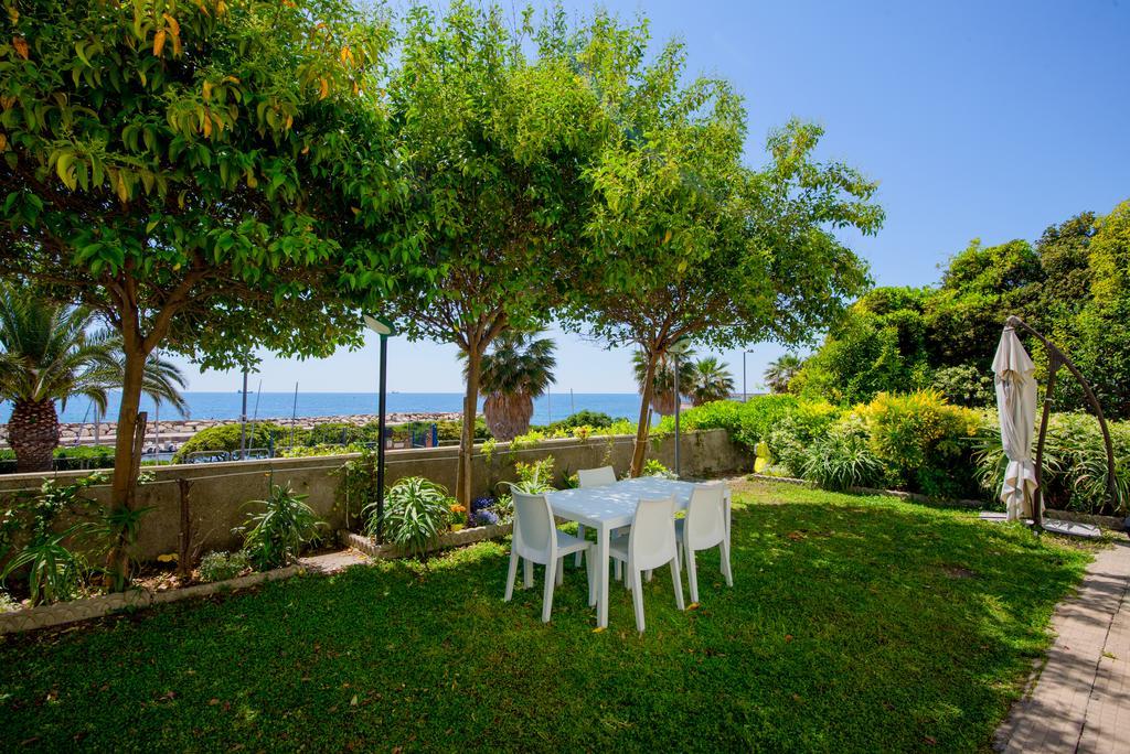 Maison De Revel Civitavecchia Exteriör bild